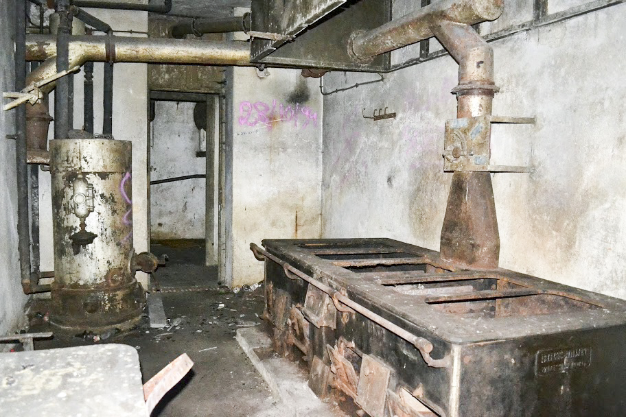 Ligne Maginot - HETTANGE GRANDE - X8 (QUARTIER ROUSSY - III/168°RIF) - (Abri) - La cuisine - PAVEL Jan
