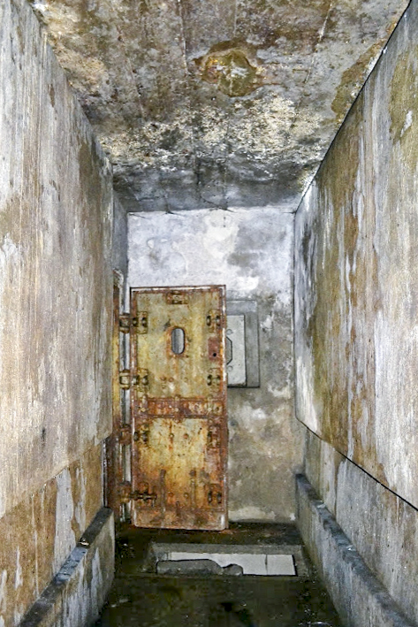 Ligne Maginot - HETTANGE GRANDE - X8 (QUARTIER ROUSSY - III/168°RIF) - (Abri) - L'accès donnant sur la galerie de liaison non construite avec l'observatoire d'Hettange Grande - PAVEL Jan