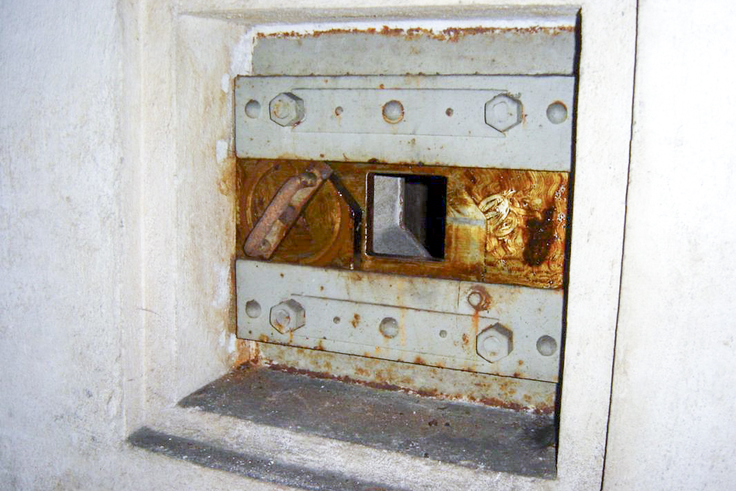 Ligne Maginot - HETTANGE GRANDE - X8 (QUARTIER ROUSSY - III/168°RIF) - (Abri) - Créneau de défense intérieure face à la galerie inachevée devant communiquer avec O9 - Michel Teiten