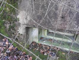 Ligne Maginot - FROHMUHL SUD - (Blockhaus pour arme infanterie) - L'embrasure derrière le support du camouflage.