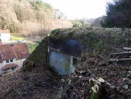 Ligne Maginot - FROHMUHL OUEST - (Blockhaus pour arme infanterie) - La façade de tir vers le carrefour.