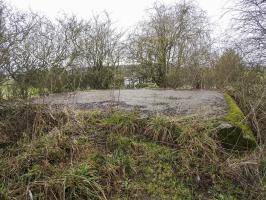 Ligne Maginot - BB25-B - WINDBERG - MAYA - (Blockhaus pour arme infanterie) - La dalle supérieur du blockhaus.
Hormis la façade arrière il est remblayé.
