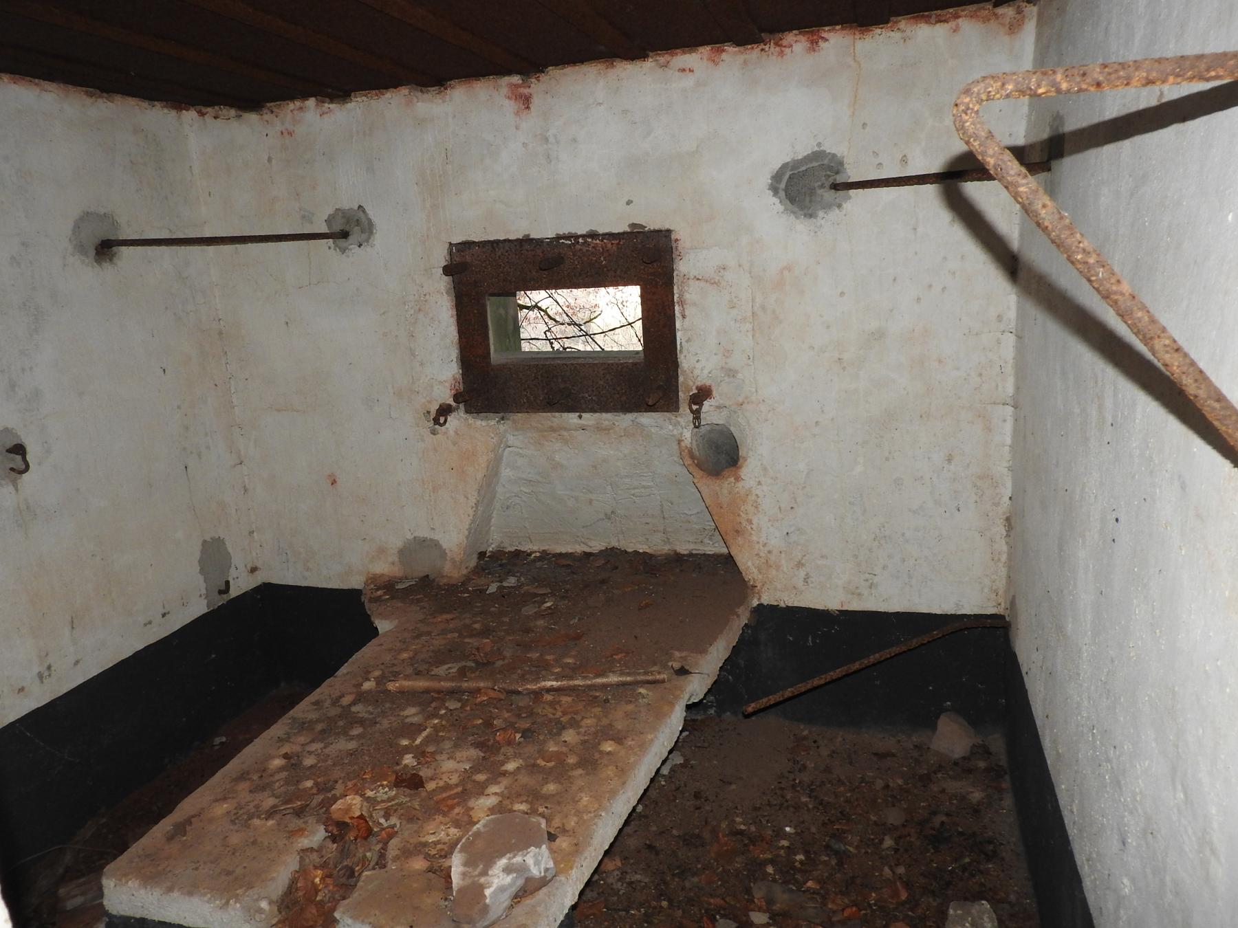 Ligne Maginot - FROHMUHL SUD - (Blockhaus pour arme infanterie) - La chambre de tir pour une mitrailleuse. - STENGER Mathieu