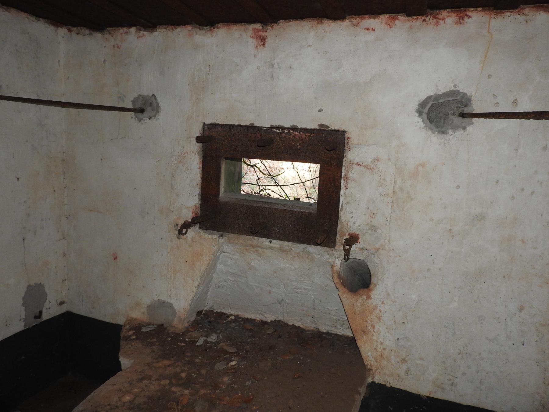 Ligne Maginot - FROHMUHL SUD - (Blockhaus pour arme infanterie) - Le créneau pour mitrailleuse. - STENGER Mathieu