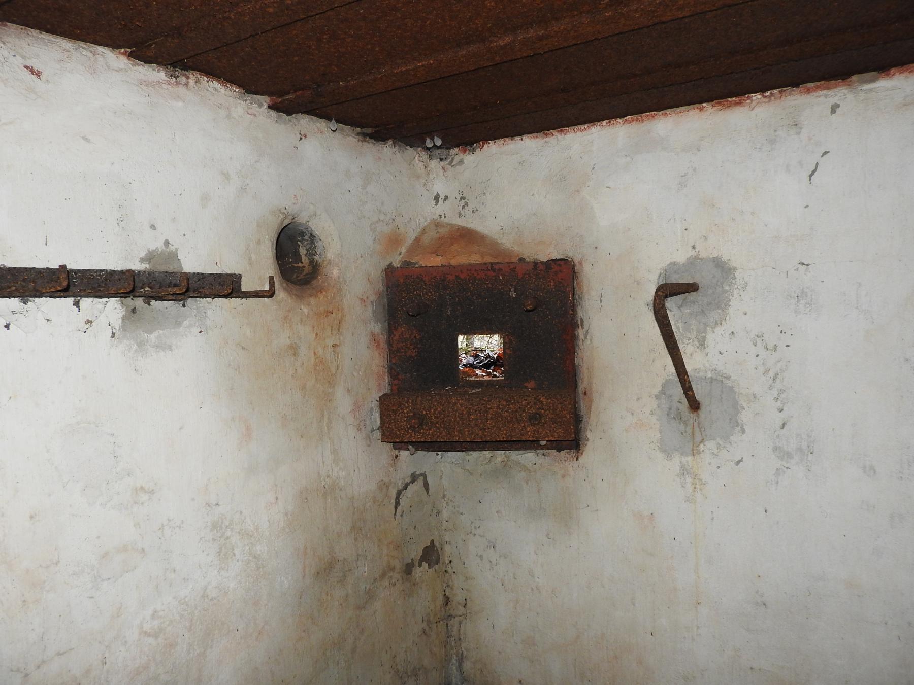 Ligne Maginot - FROHMUHL SUD - (Blockhaus pour arme infanterie) - Le créneau du FM. - STENGER Mathieu