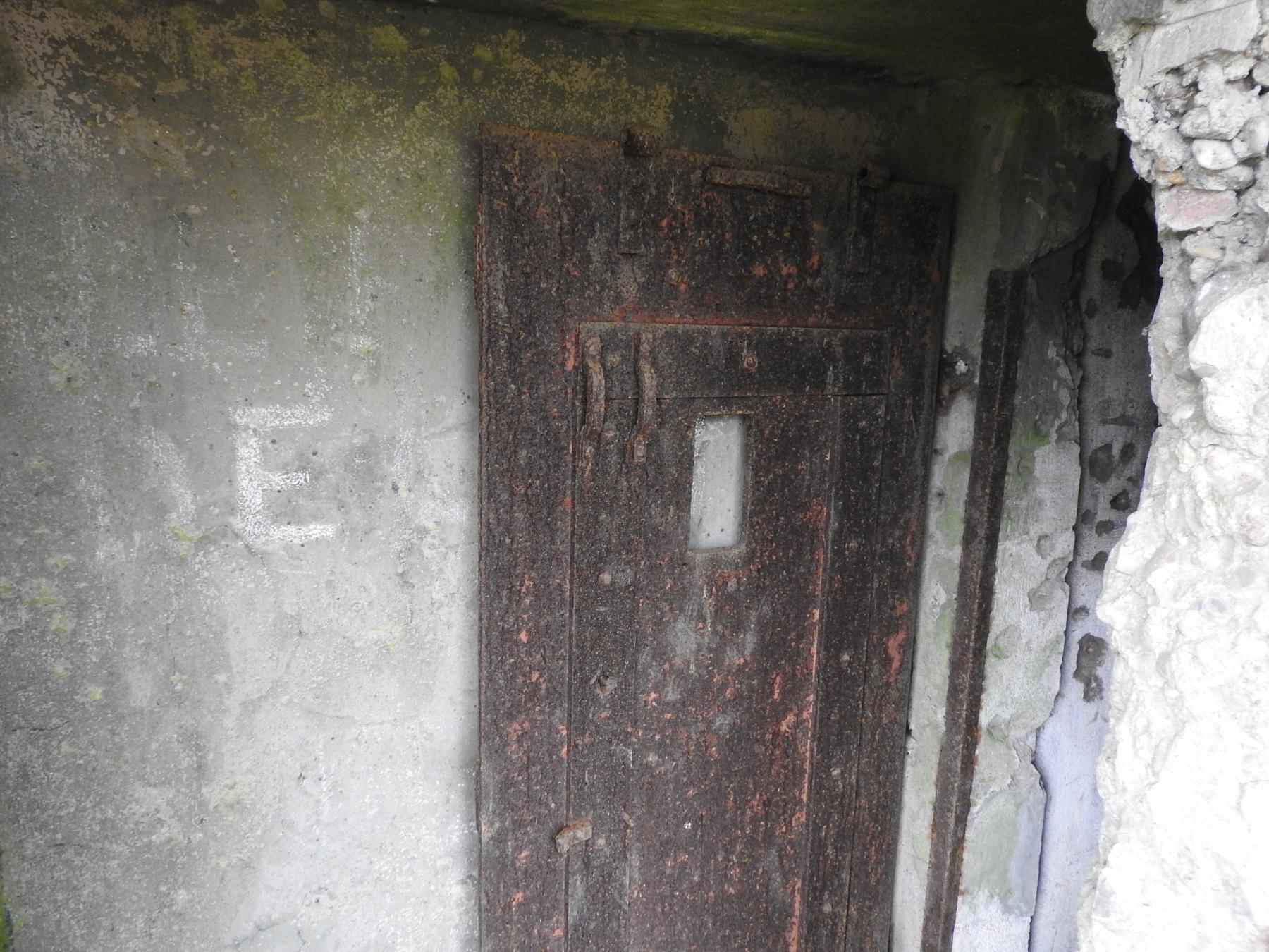 Ligne Maginot - BB24 - (Blockhaus pour canon) - La porte métallique du blockhaus. - STENGER Mathieu