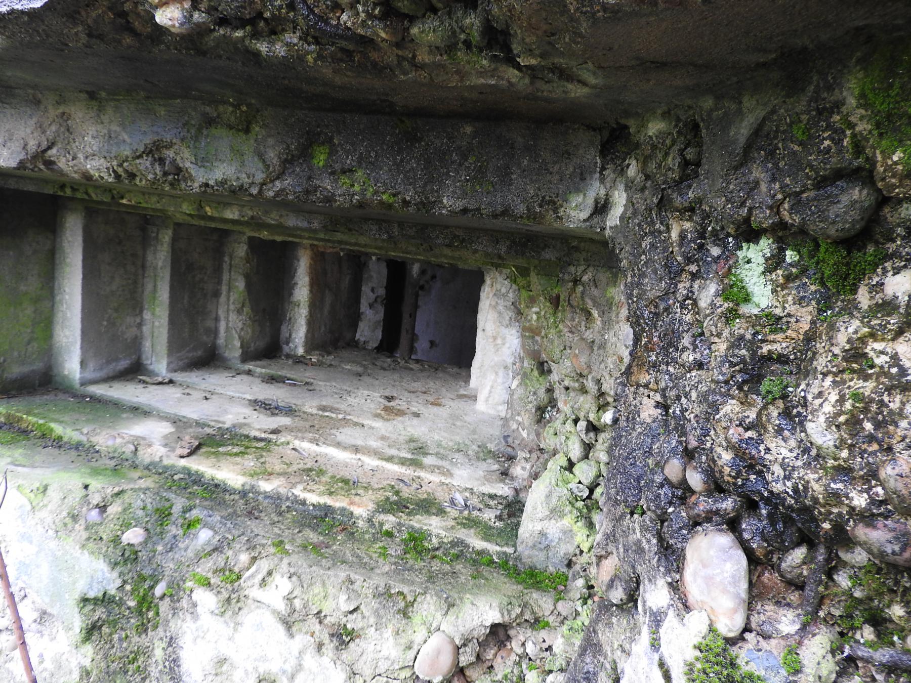 Ligne Maginot - BB24 - (Blockhaus pour canon) - L'embrasure pour mitrailleuse. - STENGER Mathieu