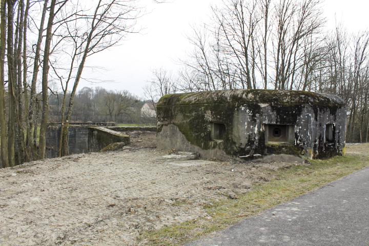 Ligne Maginot - BARRAGE 4 - (Blockhaus pour arme infanterie) - Façade de tir Est - Christian LENHARD