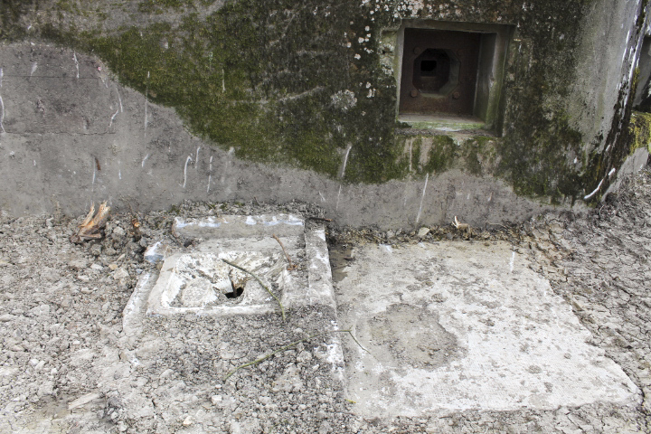 Ligne Maginot - BARRAGE 4 - (Blockhaus pour arme infanterie) - Toilettes - Christian LENHARD