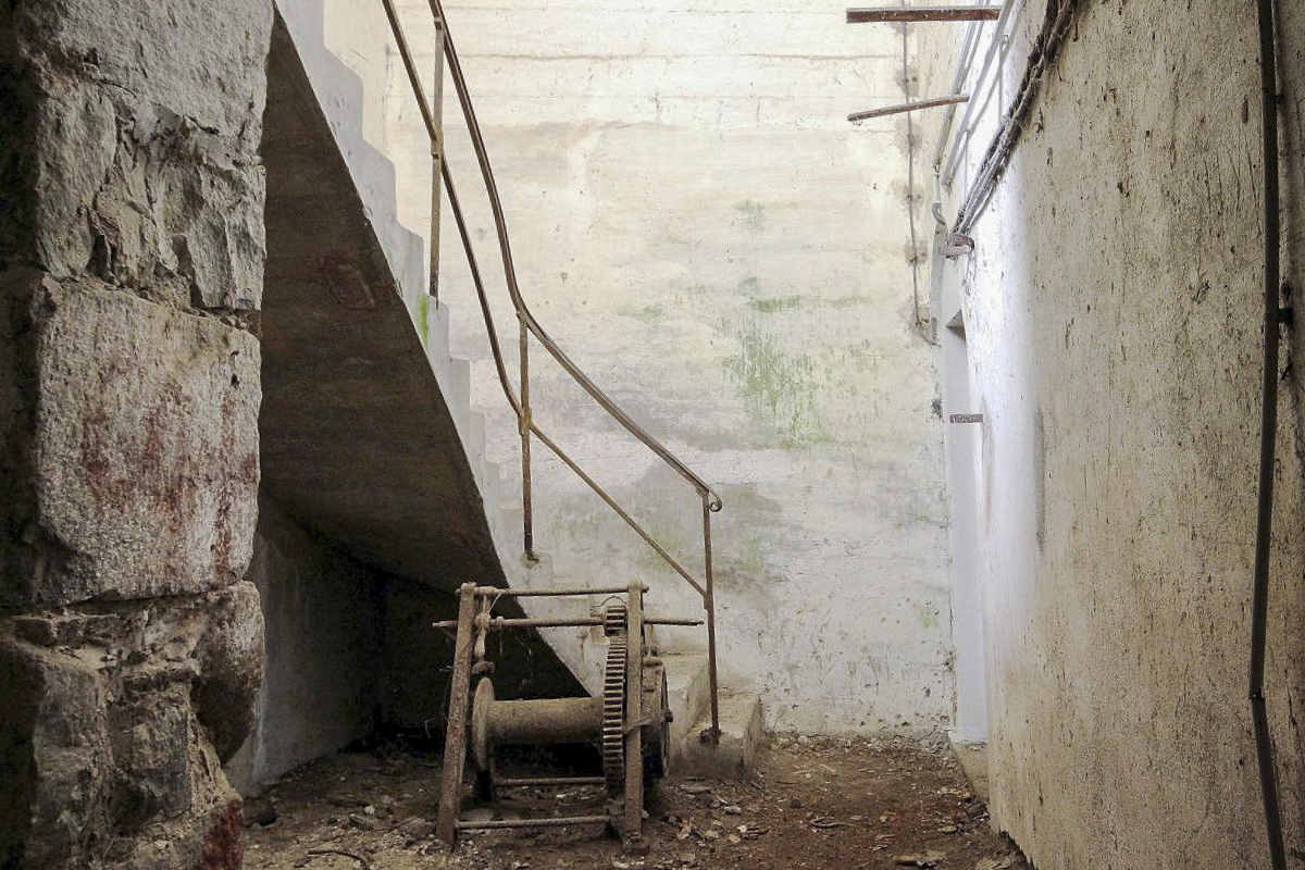 Ligne Maginot - VULMIS OU VULMIX - (Position d'artillerie préparée) - Escalier vers les magasins à munitions - Michel & Philippe ZIMMER