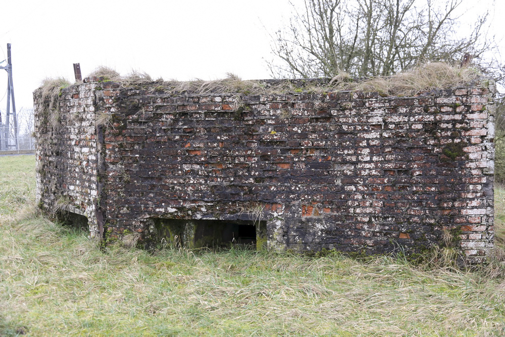 Ligne Maginot - CITE SOLVAY 3 - (Blockhaus pour arme infanterie) - Bloc à 2 embrasures, camouflé, probablement en grange. - Alain Perouffe