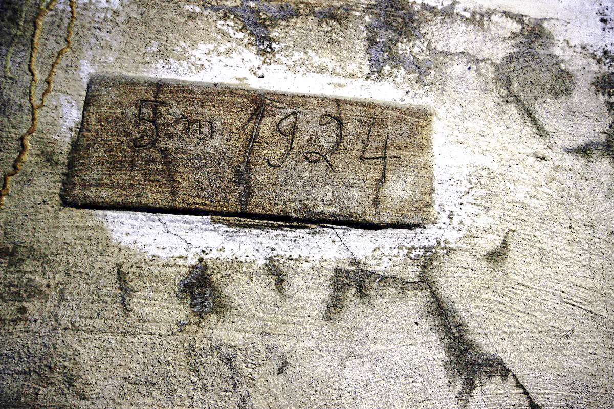 Ligne Maginot - VULMIS OU VULMIX - (Position d'artillerie préparée) - Plaque de contrôle des fissures - Michel & Philippe ZIMMER