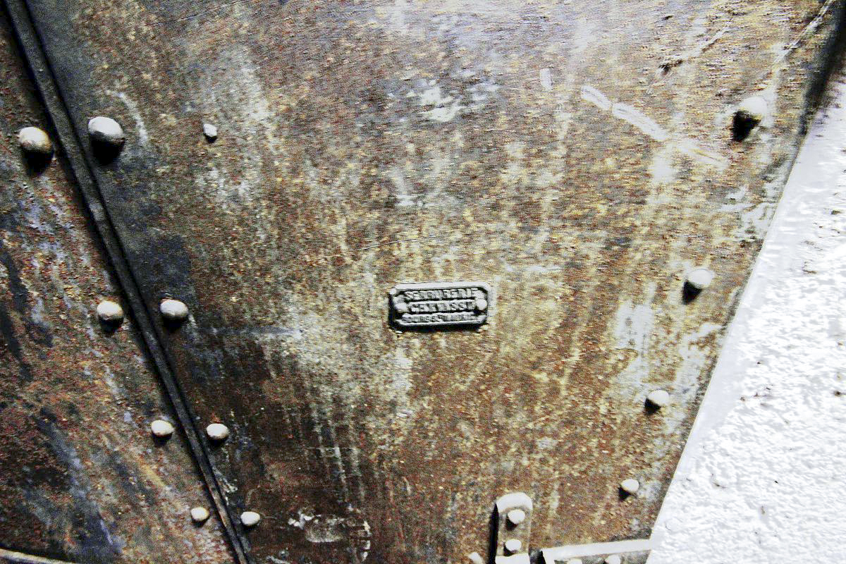 Ligne Maginot - VULMIS OU VULMIX - (Position d'artillerie préparée) - La porte blindée  - Michel & Philippe ZIMMER