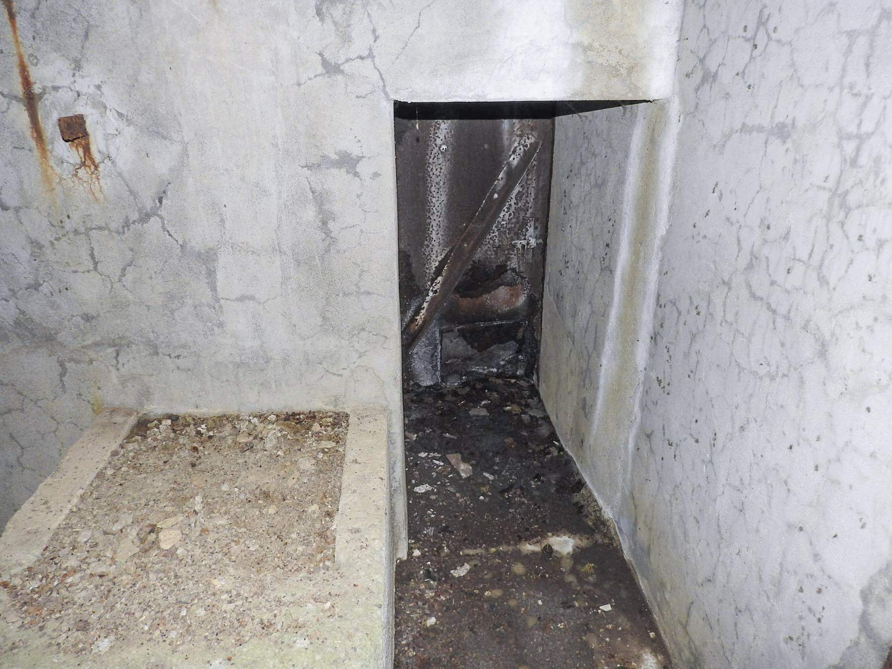 Ligne Maginot - AB32-B - LANDERT OUEST - (Blockhaus pour canon) - L'entrée hommes du blockhaus. - STENGER Mathieu