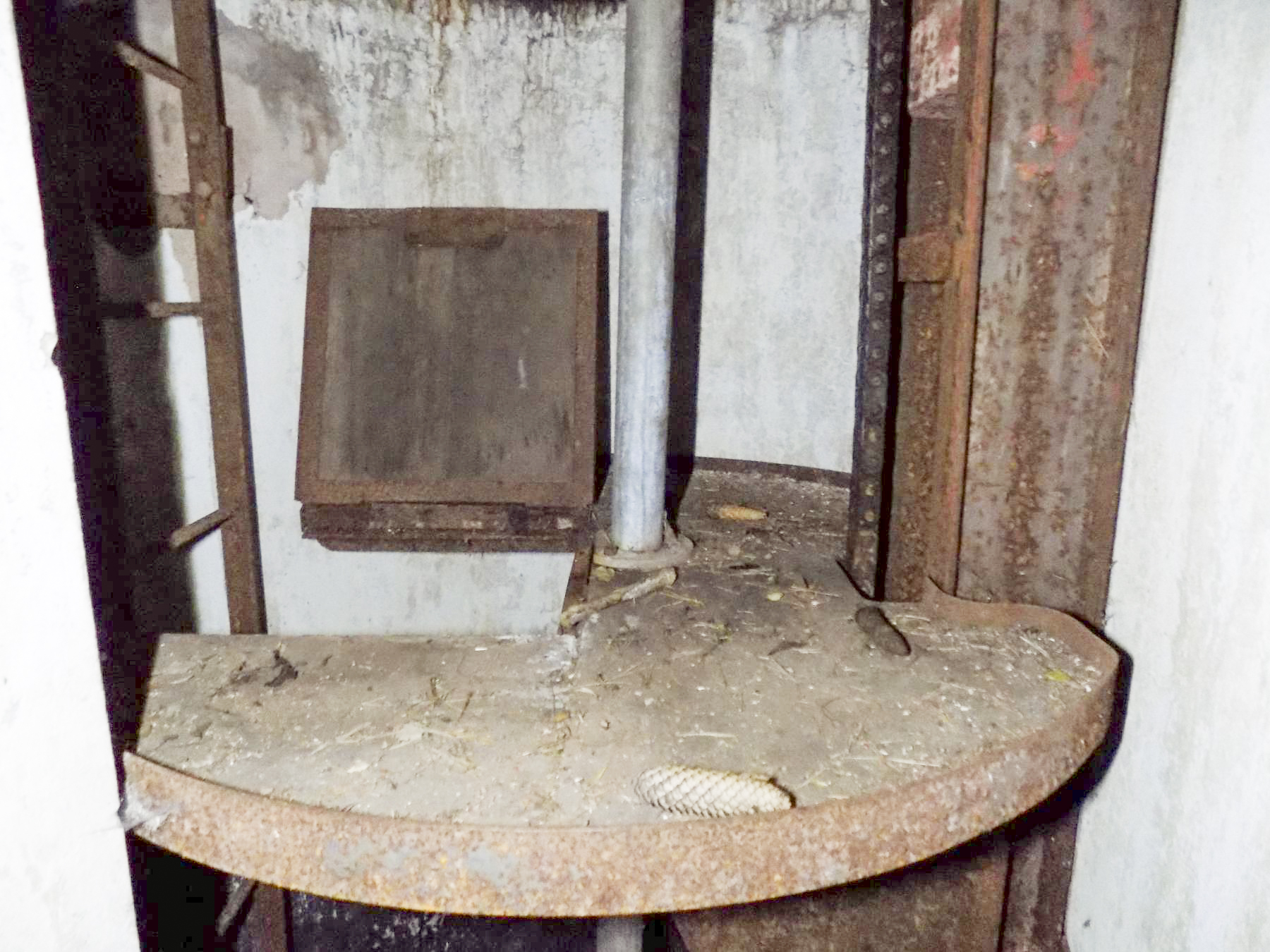 Ligne Maginot - BIESENBERG 1 - (Blockhaus pour arme infanterie) - Plancher de la cloche - luc.j
