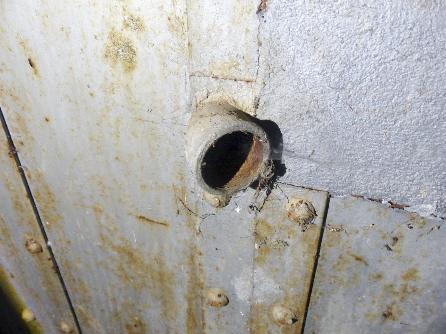 Ligne Maginot - GUERLETTE - (Casemate d'infanterie - double) - Tube d'évacuation du surplus de pression dans la chambre de tir - David Harmand