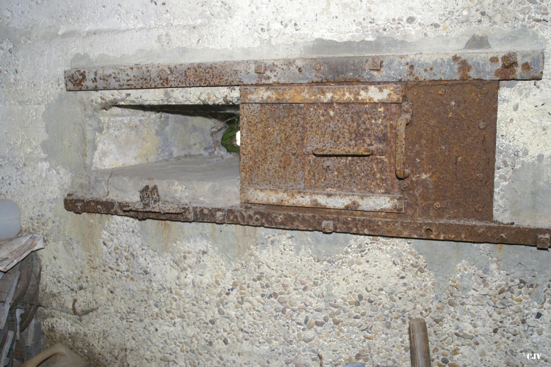 Ligne Maginot - PONT DU LANGENTHAL SUD - (Blockhaus pour arme infanterie) - Le creneau - Lia Vermeulen