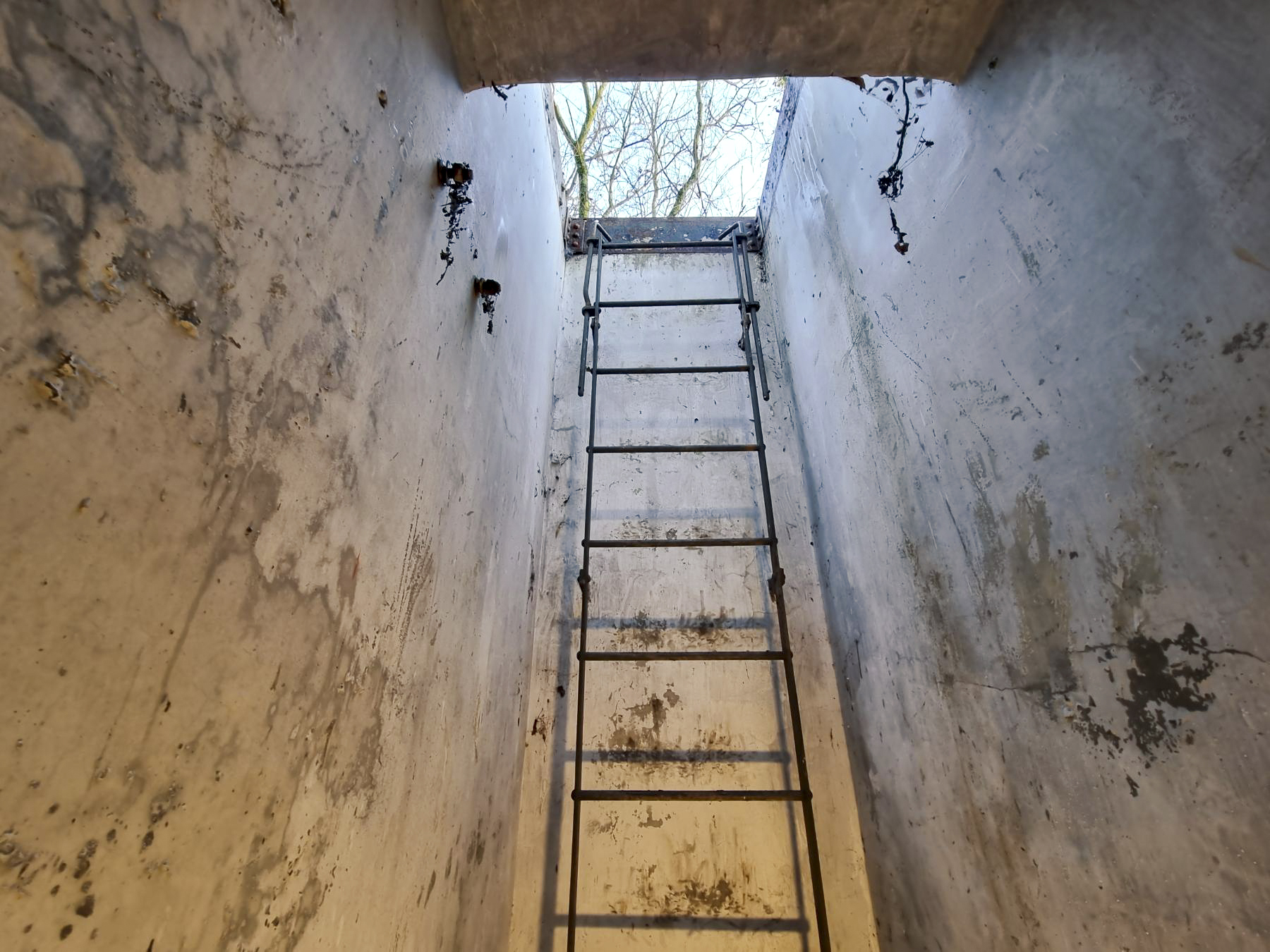 Ligne Maginot - 45T - (Chambre de coupure) - Puits d'accès et échelle - DK_Antoine4