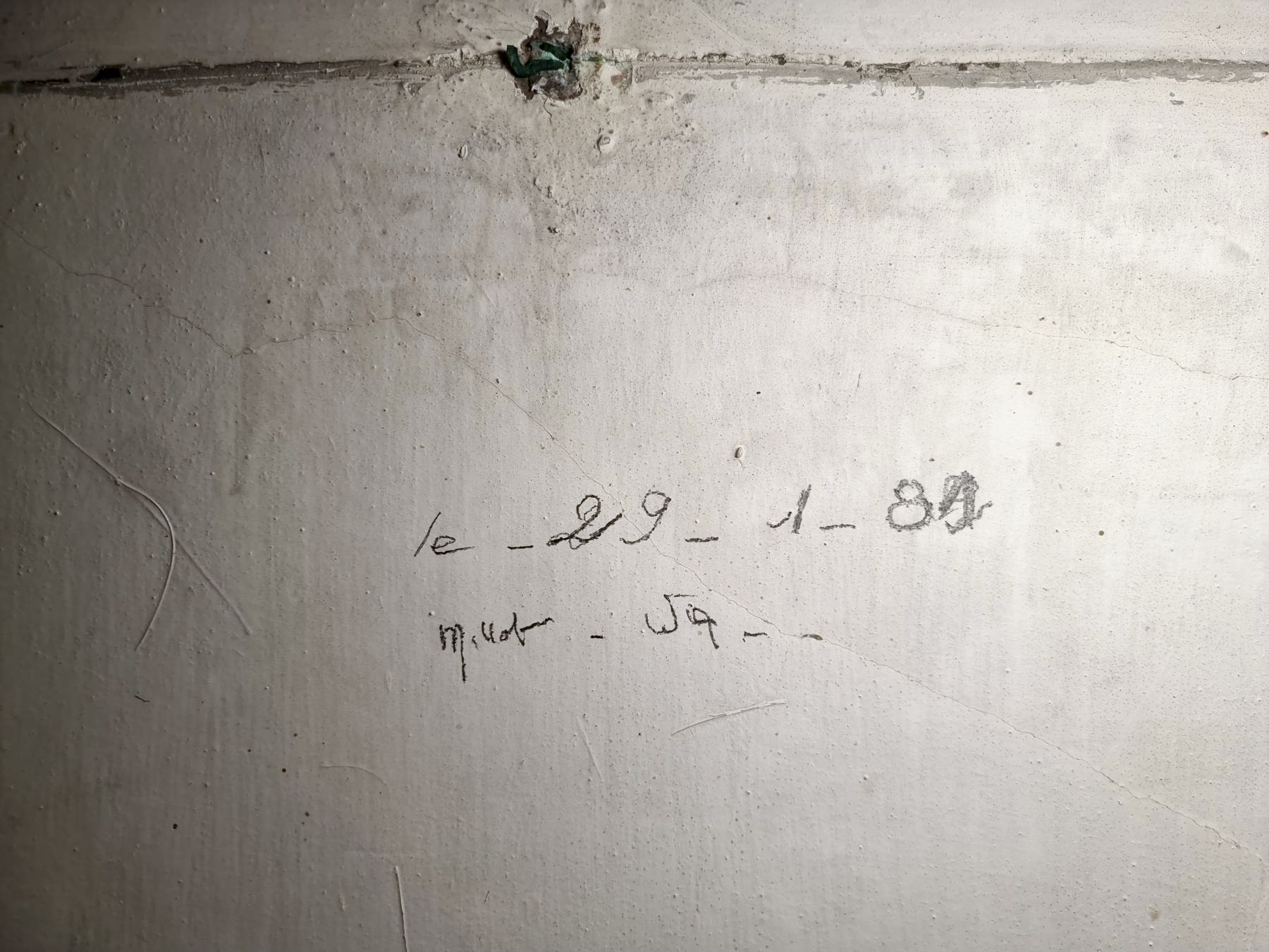 Ligne Maginot - 45T - (Chambre de coupure) - Inscription datée de 1981 et remontant à des travaux menées dans cette chambre de coupure par le GRET 906. - DK_Antoine4