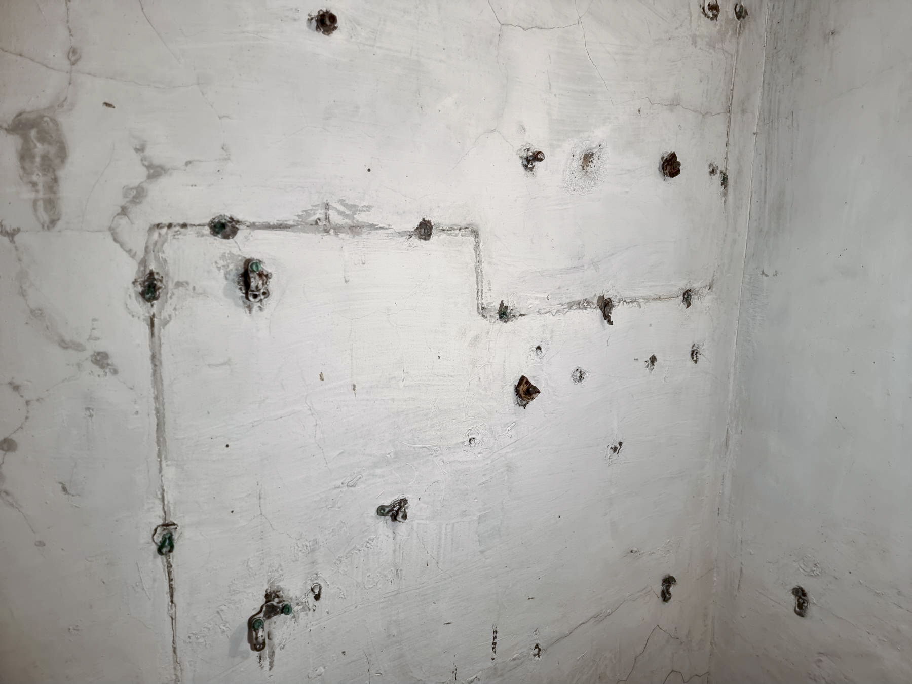 Ligne Maginot - 45T - (Chambre de coupure) - Emplacement probable du boîtier de protection pour lignes de campagne (ou emplacement d'un autre boîtier) - DK_Antoine4