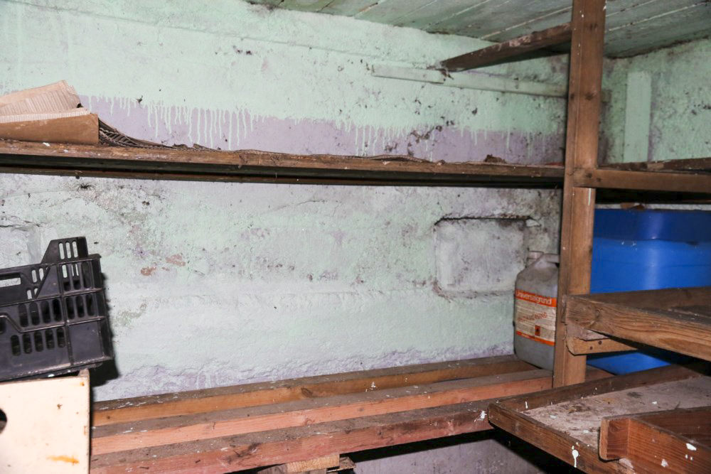 Ligne Maginot - SARRALBE VILLE 8 - (Blockhaus pour arme infanterie) - Les 2 créneaux, armement FM.
Visite avec le propriétaire - Alain Perouffe