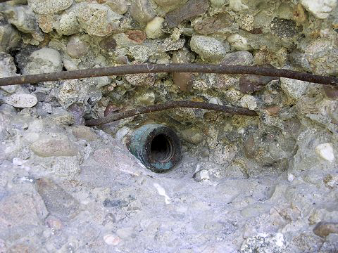 Ligne Maginot - Casemate d'ACHEN Nord-Ouest - L'un des obus allemands tirés sur la casemate - AALMA - www.lignemaginot.com