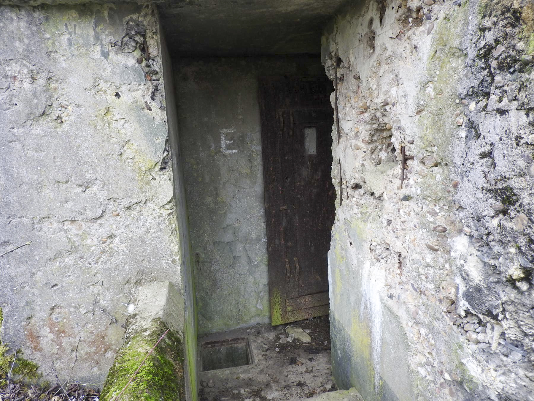 Ligne Maginot - BB24 - (Blockhaus pour canon) - L'entrée du blockhaus. - STENGER Mathieu