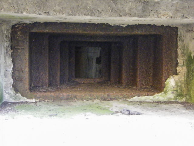 Ligne Maginot - EICHELFELD - (Blockhaus pour arme infanterie) - Créneau mitrailleuse
Trémie Mle 39/40 - Christian LENHARD
