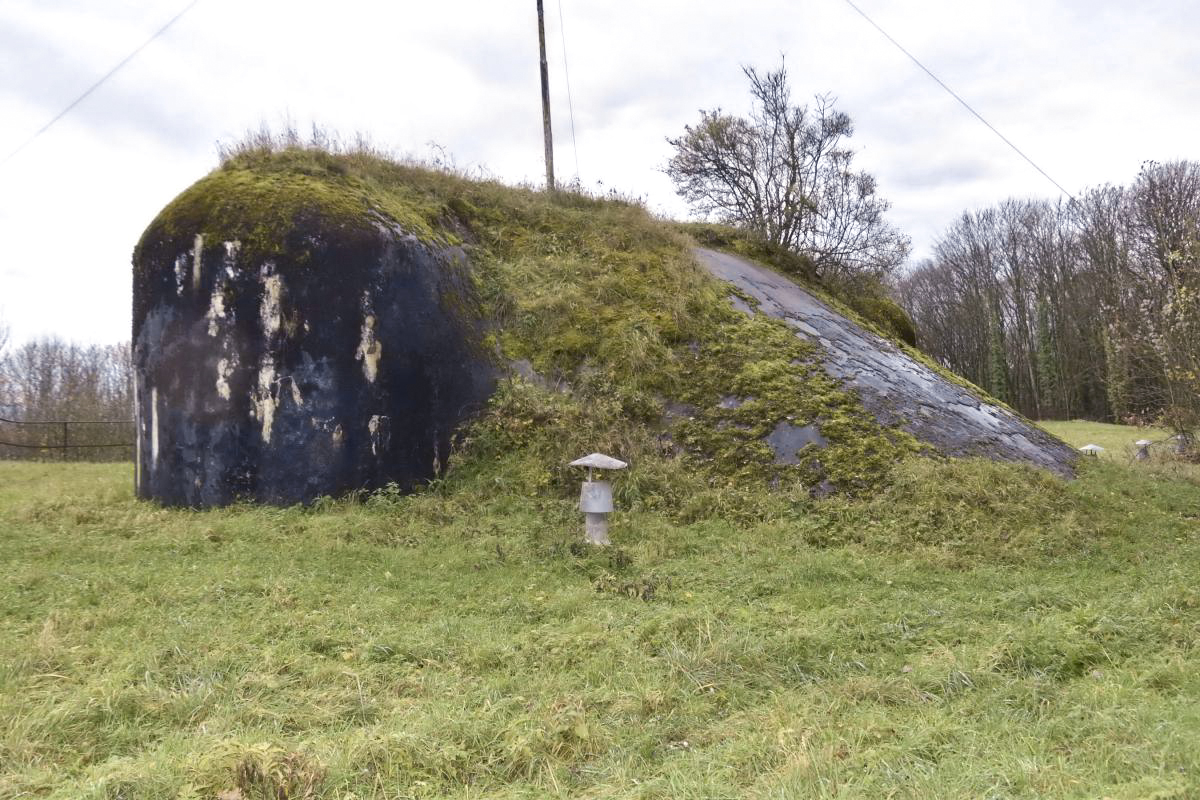 Ligne Maginot - GUENTRANGE (FESTE DE) - (Ouvrage d'artillerie) - Sortie supérieure de la caserne centrale. Vue arrière du massif bétonné. - D.Froehly
