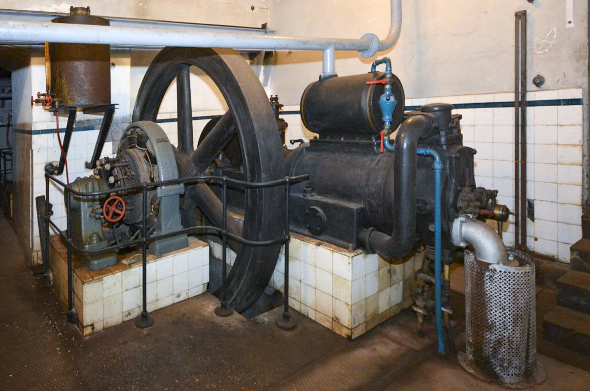 Ligne Maginot - GUENTRANGE (FESTE DE) - (Ouvrage d'artillerie) - L'usine électrique
Moteurs diesel DEUTZ - LAMBERT Pascal