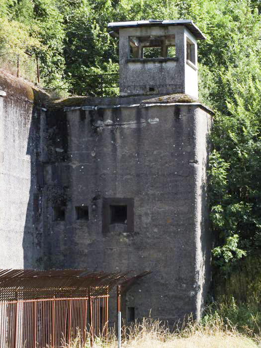 Ligne Maginot - GUENTRANGE (FESTE DE) - (Ouvrage d'artillerie) - Guérite rajoutée lors de l'occupation du fort par le 25° RA - Thierry MULLER