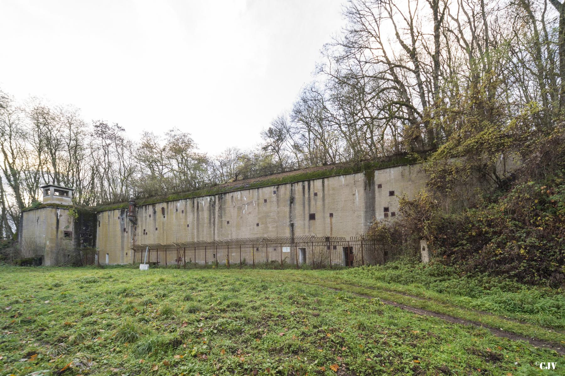 Ligne Maginot - GUENTRANGE (FESTE DE) - (Ouvrage d'artillerie) - Caserne Sud - Lia VERMEULEN