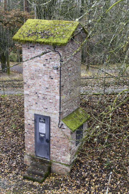 Ligne Maginot - GUENTRANGE (FESTE DE) - (Ouvrage d'artillerie) - Poste alimentation electrique extérieur.
Il est marqué - 2e Génie 1939 - D.Froehly