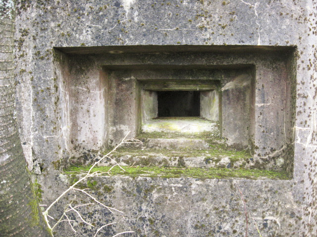 Ligne Maginot - DIEDING 1  (AVANT POSTE) - (Blockhaus pour arme infanterie) - Créneau FM - Christian LENHARD