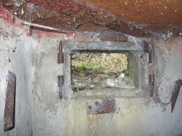 Ligne Maginot - DIEDING 2 (AVANT POSTE) - (Blockhaus pour canon) - Chambre 3
Dispositif de mise a feu des mines - Christian LENHARD