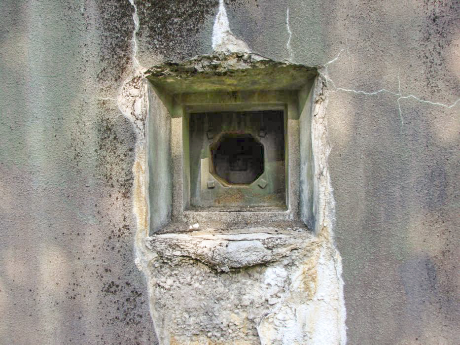 Ligne Maginot - BICHEL SUD - X19 - (Abri) - Créneau FM de la façade - Schnoupf
