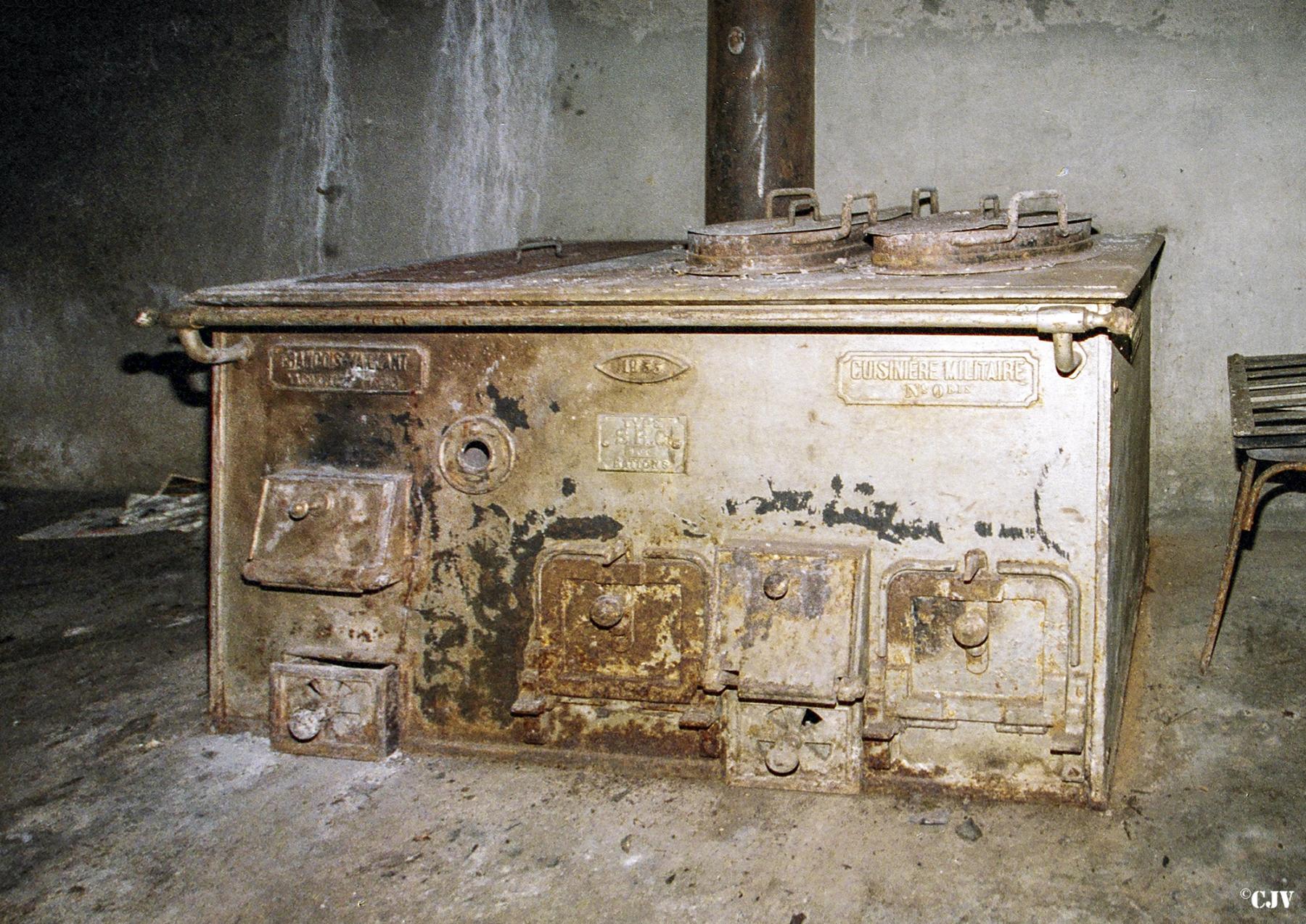 Ligne Maginot - BICHEL SUD - X19 - (Abri) - La cuisinière avant restauration - Lia VERMEULEN