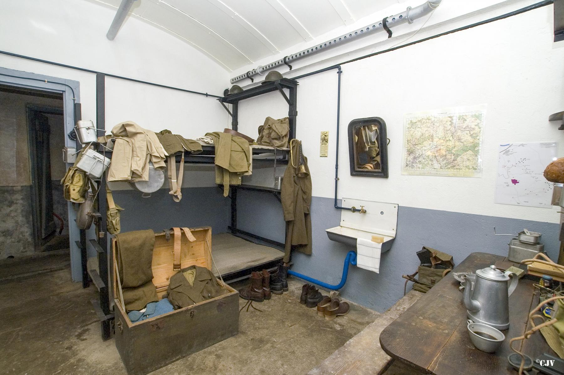 Ligne Maginot - BICHEL SUD - X19 - (Abri) - Chambrée d'officiers - Lia VERMEULEN