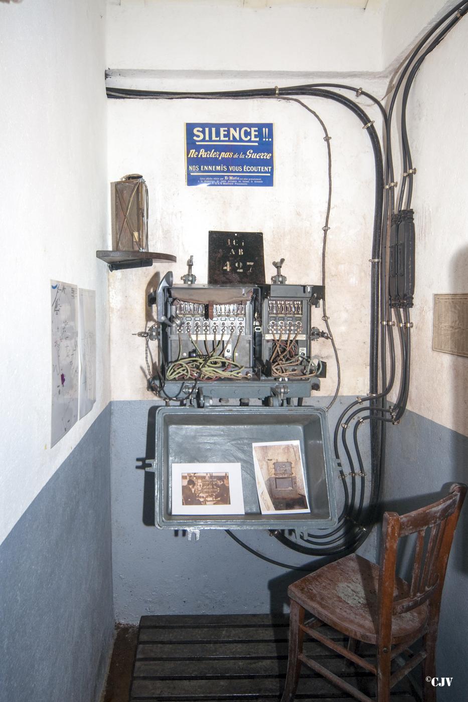 Ligne Maginot - BICHEL SUD - X19 - (Abri) - Le central téléphonique de l'abri - Lia VERMEULEN