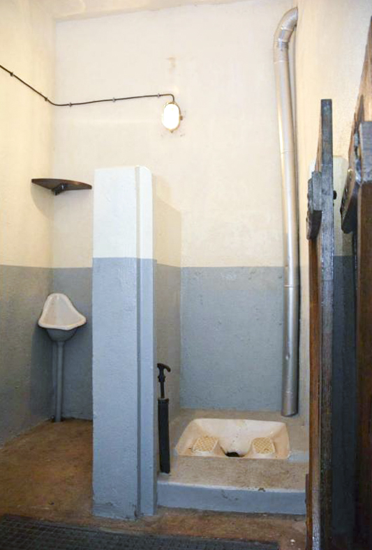 Ligne Maginot - BICHEL SUD - X19 - (Abri) - Les latrines à l'étage supérieur - LAMBERT Pascal