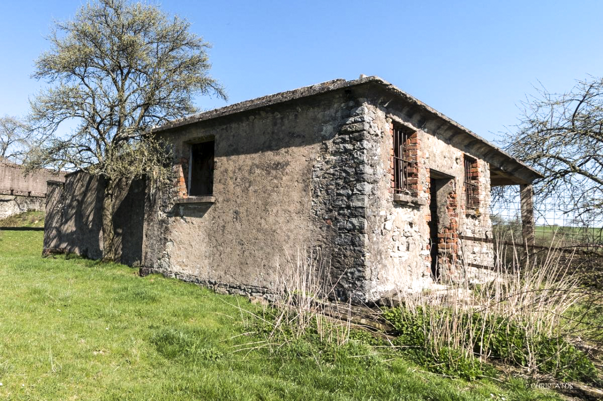 Ligne Maginot - OERMINGEN ( Stand de tir ) - Bâtiment de tir (l'entrée) - Christian LENHARD