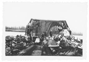 Ligne Maginot - ROPPENHEIM PONT-RAIL 2 - (Blockhaus de type indéterminé) - Les blockhaus du pont rail coté français
Les destructions ont été opérées