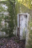 Ligne Maginot - Chambre de coupure X 54 - L'entrée
Le boitier de raccordement des lignes de campagne est visible dans le montant de la porte à gauche