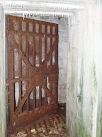 Ligne Maginot - KOENIGSMACKER (FESTE DE) - (Ouvrage d'artillerie) - Bloc 2.
Coté gauche.
Porte d'accès.