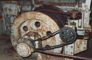 Ligne Maginot - ANZELING - A25 - (Ouvrage d'artillerie) - Entrée munitions
Système de treuil du plan incliné