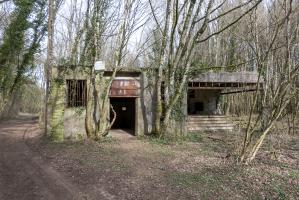 Ligne Maginot - ANGEVILLERS - (Stand de tir) - Stand de tir.
A gauche la casemate d'instruction. A droite les postes de tir pour fusil et FM.