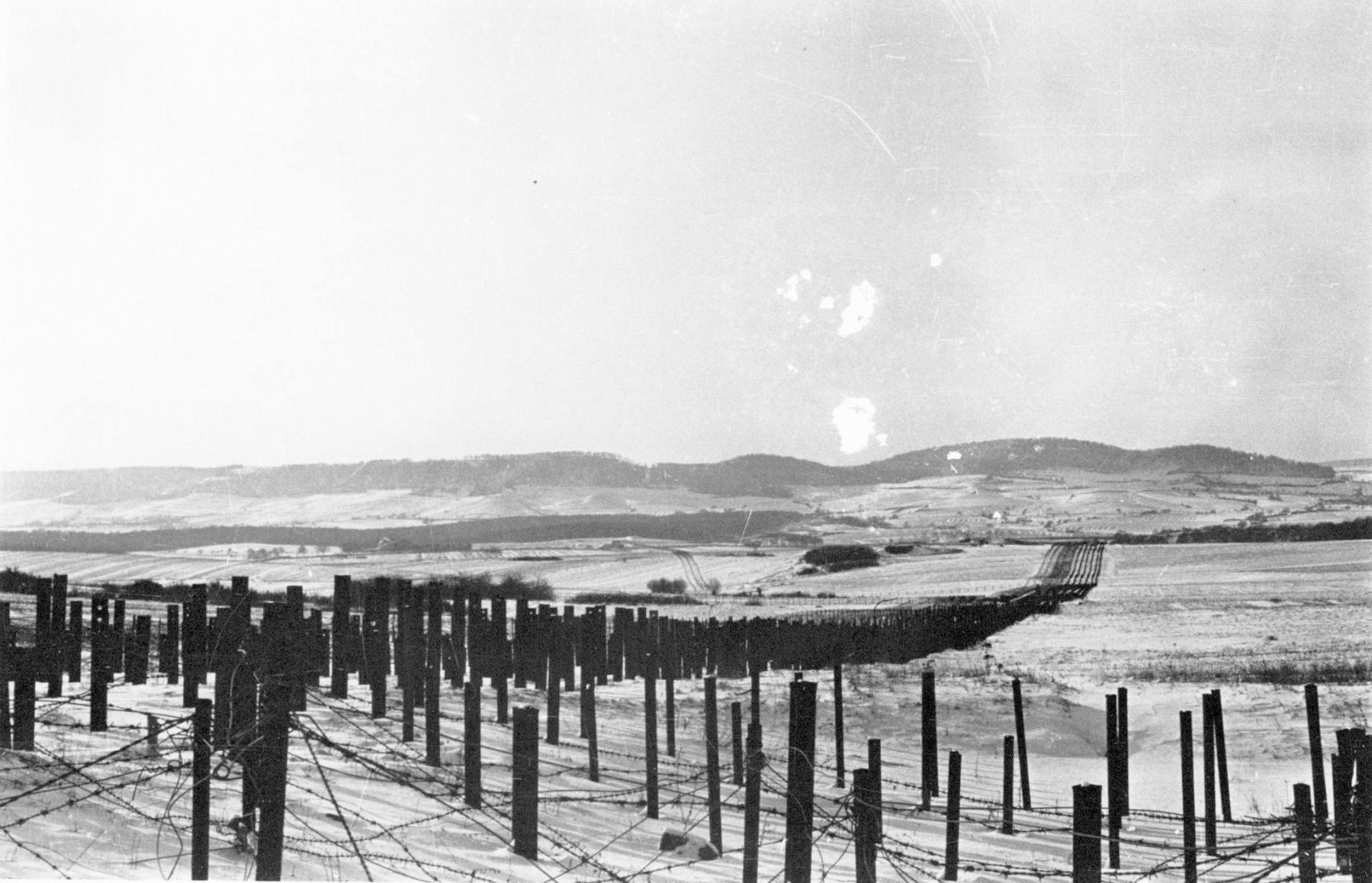 Ligne Maginot - ROUTE DU LUXEMBOURG - O10 - (Observatoire d'artillerie) - Le réseau antichar et le réseau bas vers l'ouest de l'observatoire - Lionel IGNACE