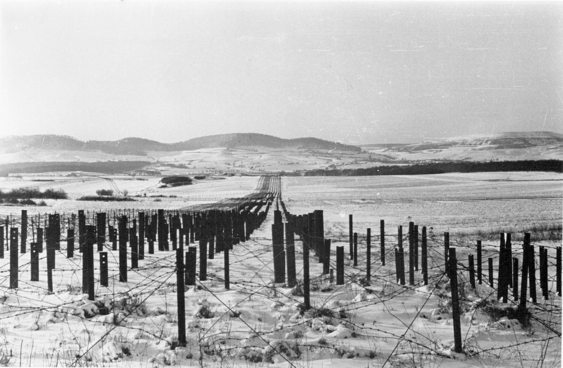 Ligne Maginot - ROUTE DU LUXEMBOURG - O10 - (Observatoire d'artillerie) - Le réseau antichar et le réseau bas vers l'ouest de l'observatoire - Lionel IGNACE