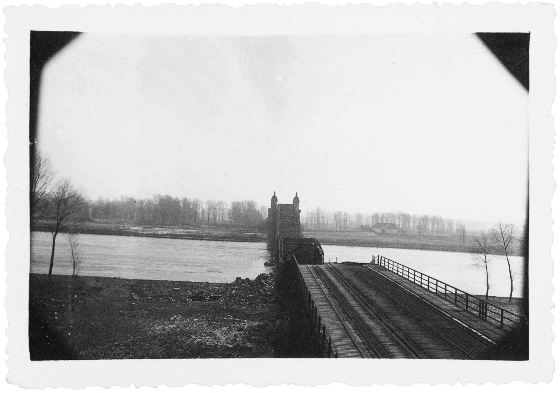 Ligne Maginot - ROPPENHEIM PONT-RAIL 2 - (Blockhaus de type indéterminé) - Les blockhaus du pont rail coté français
Les destructions ont été opérées - Inconnu