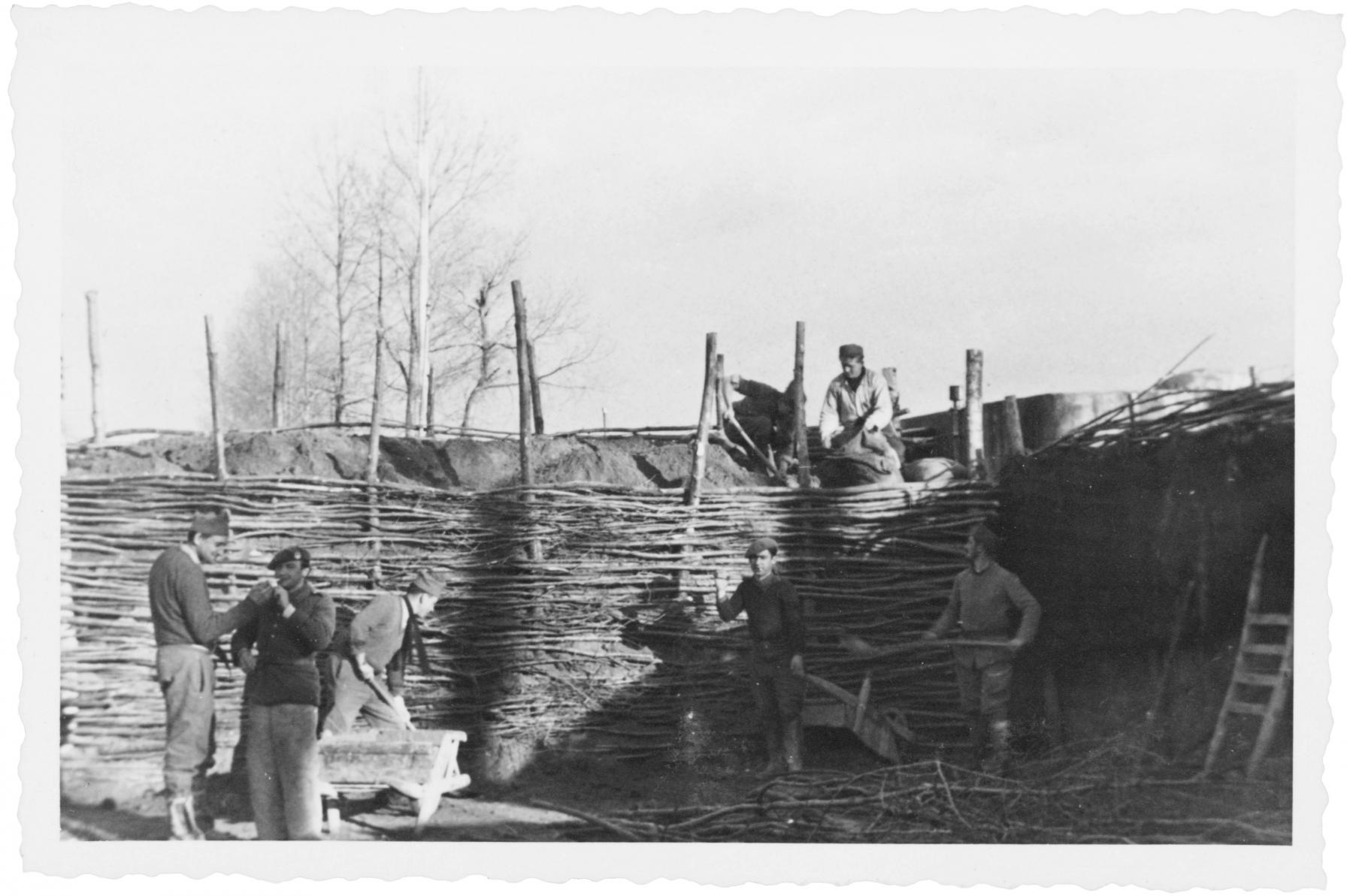 Ligne Maginot - FORT LOUIS OUEST - (Casemate d'infanterie - double) - L'aménagement des abords de la casemate.
 - Fernand Elchinger